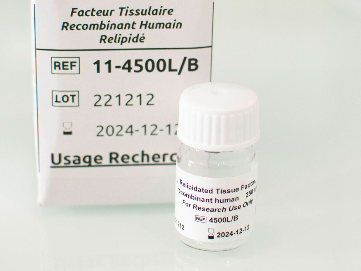 Facteur tissulaire humain recombinant, relipidé